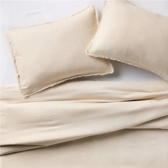Elegant Cream Bedding Set - Picture 2 of 12